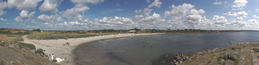 Panorama från 13 bilder över 5:e vik på Getterön. Vyn är från den lilla höjden just väster om viken mot nordost.