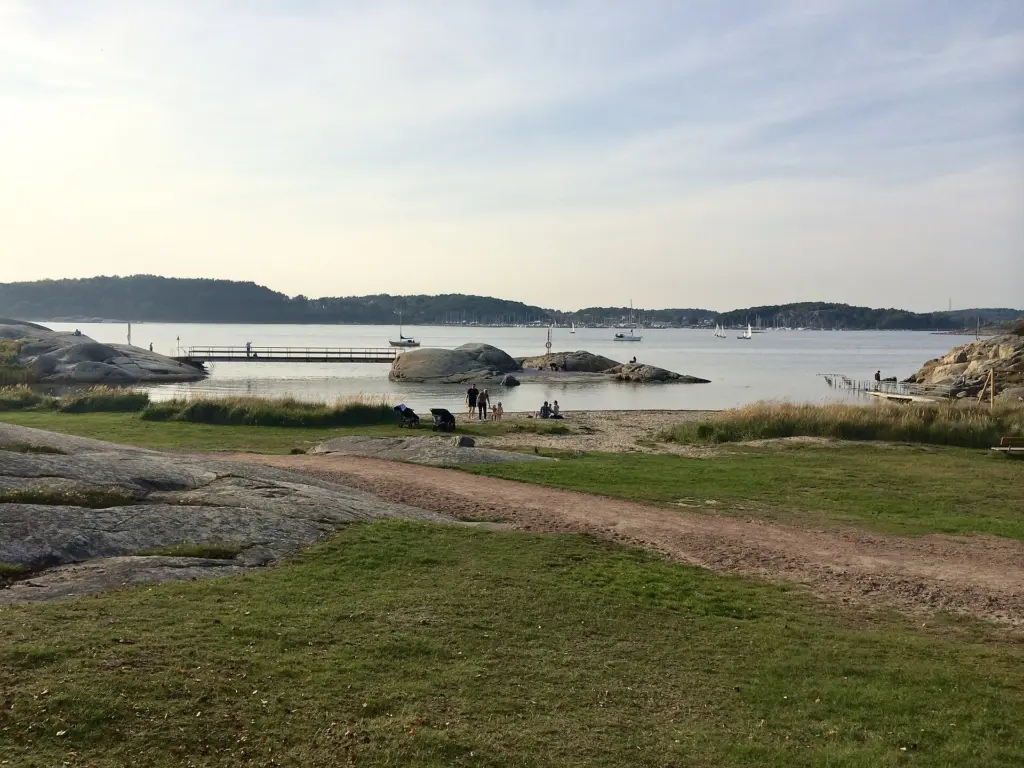 Hovåsbadet, en kommunal badplats någon kilometer söder om Askimsbadet i Göteborgs kommun.