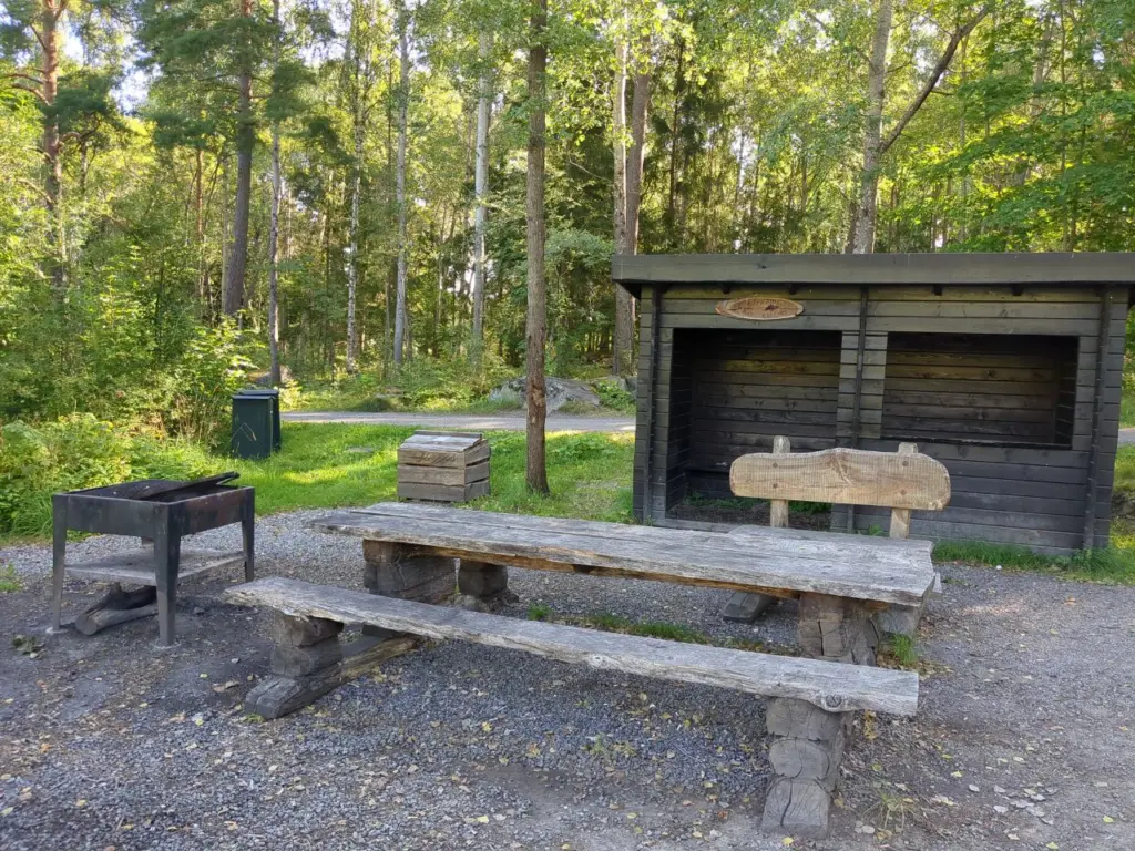 Brukets backe första grillplats