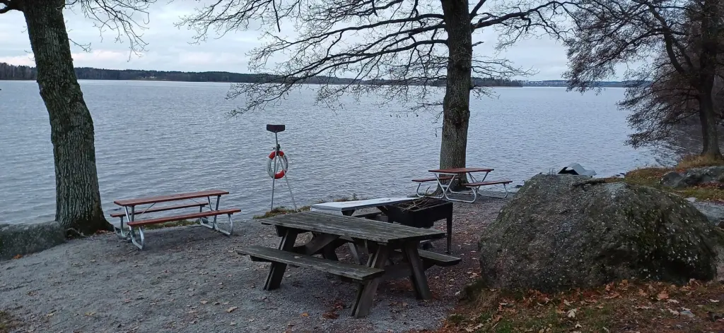 Grillplats vid Görvälnsbadet i Järfälla kommun