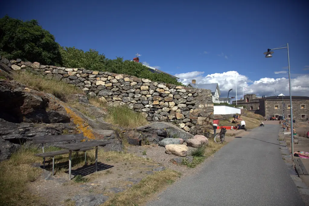Strandvägen på Marstrand mot södra strandverket.