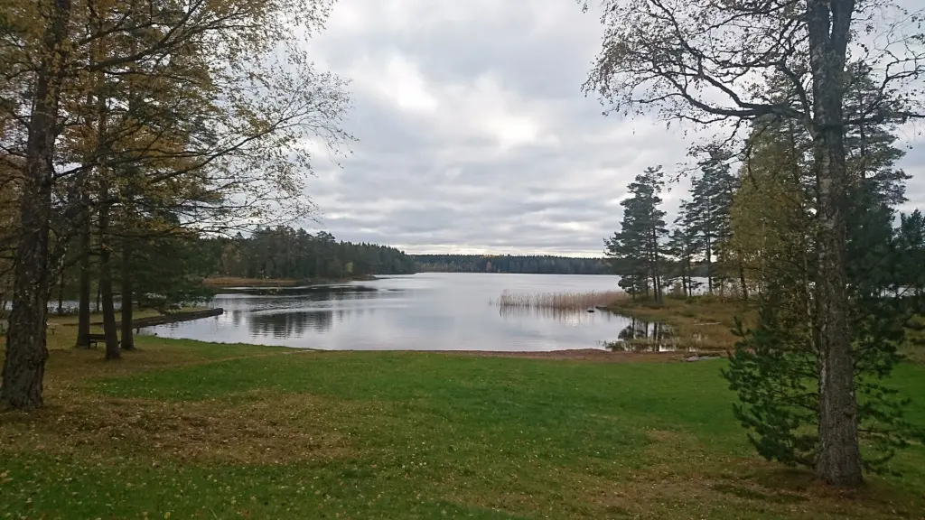 Bild från badplatsen vid Narven utanför Hova.