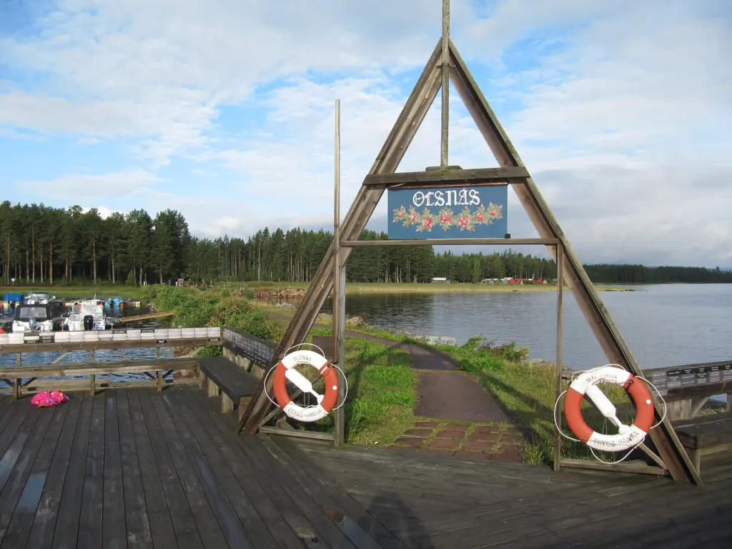Olsnäs från en brygga. Riktning mot väster.