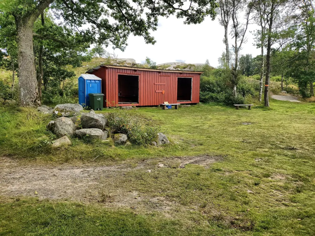 Romesjöns badplats changing room, overview