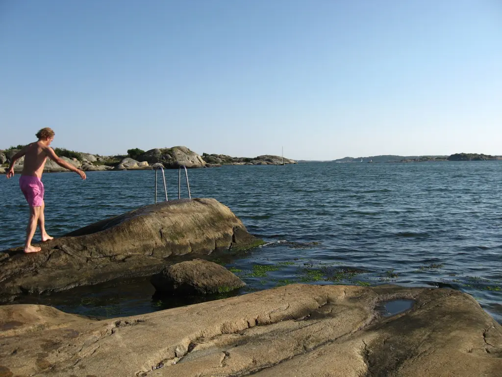 On hot days a lot of people take the tram to Saltholmen where there are swimming places on the coast.