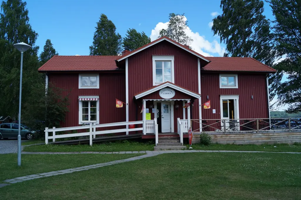 The Sundlingska gården (Sundlingska farm) in the village Sand next to the lake Tavelsjön. The main building.