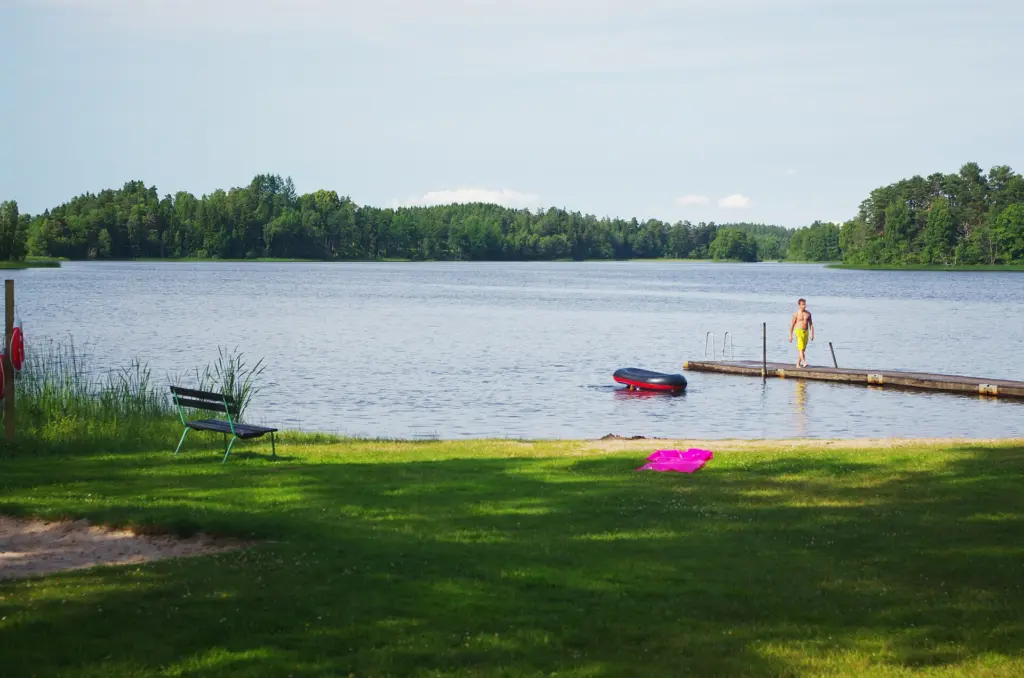 Sandhemssjön norr om Sandhem i Mullsjö kommun i Sverige.