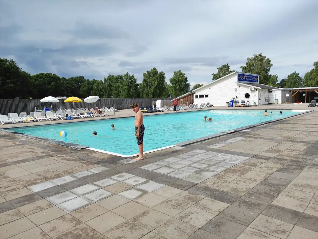 Plovárna "Sydpoolen", Säxnas, Södra Saxnäsvägen, Färjestaden, ostrov Öland, Švédsko 2023.