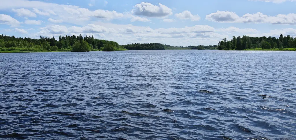 Stora Björkens badplats i Ulricehamns kommun.
