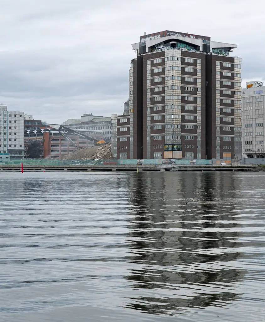 Demolition of the building Marievik 15, seen from a pier in Drakenbergsparken (Tanto) on August 30th, 2023