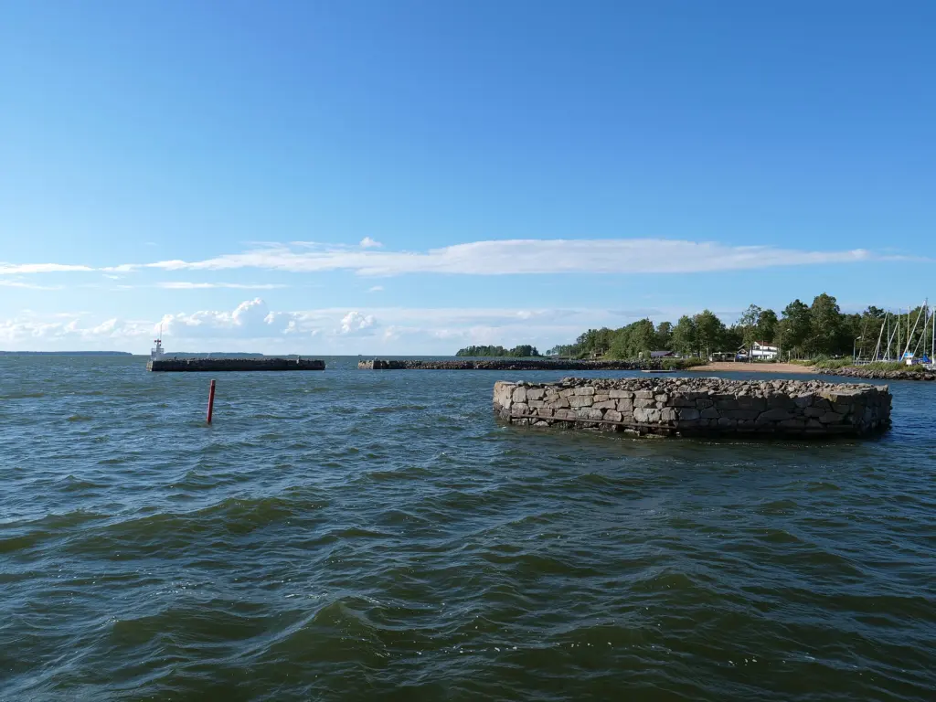 Hafenanlagen im Vänern bei Sjötorp.