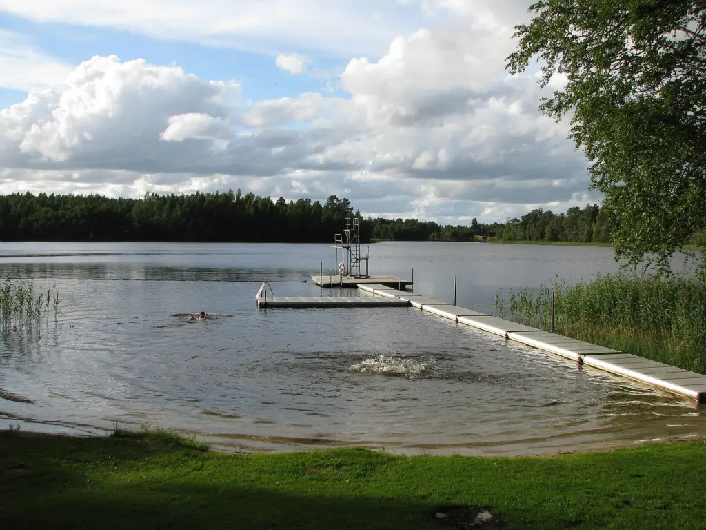Sjön Veden (Närke, Askersunds kommun) fotograferad från badplatsen på sjöns södra strand.